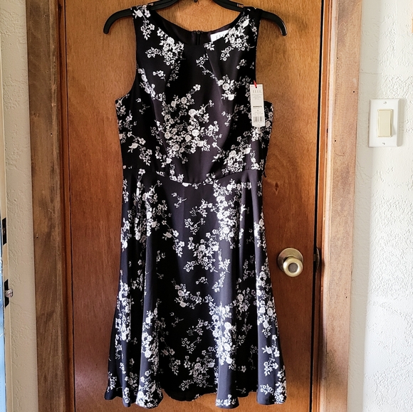 Elle Dresses & Skirts - Juniors black and white floral dress